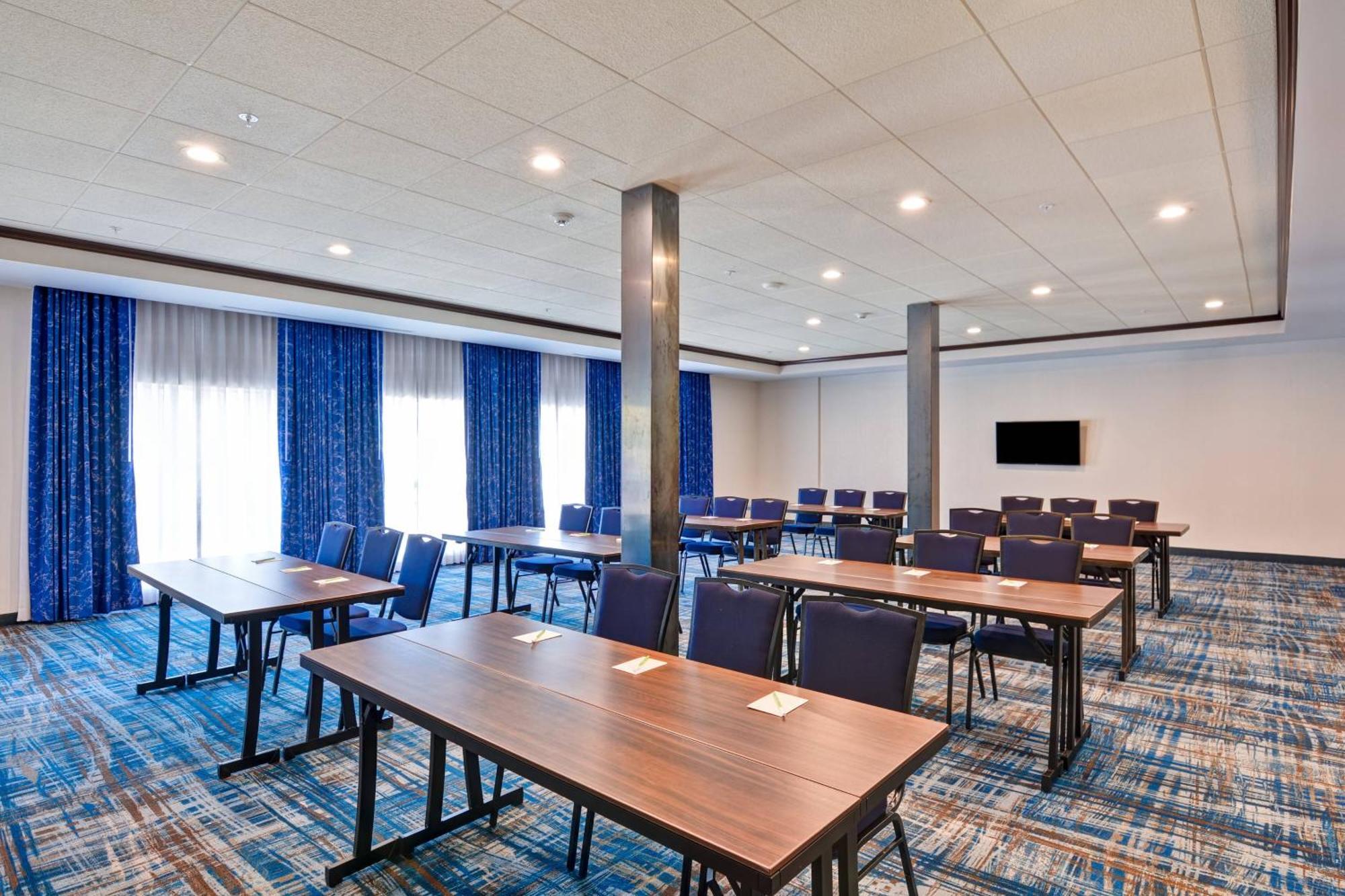 Courtyard By Marriott Long Island Islip/Courthouse Complex Hotel Сентръл Айслип Екстериор снимка