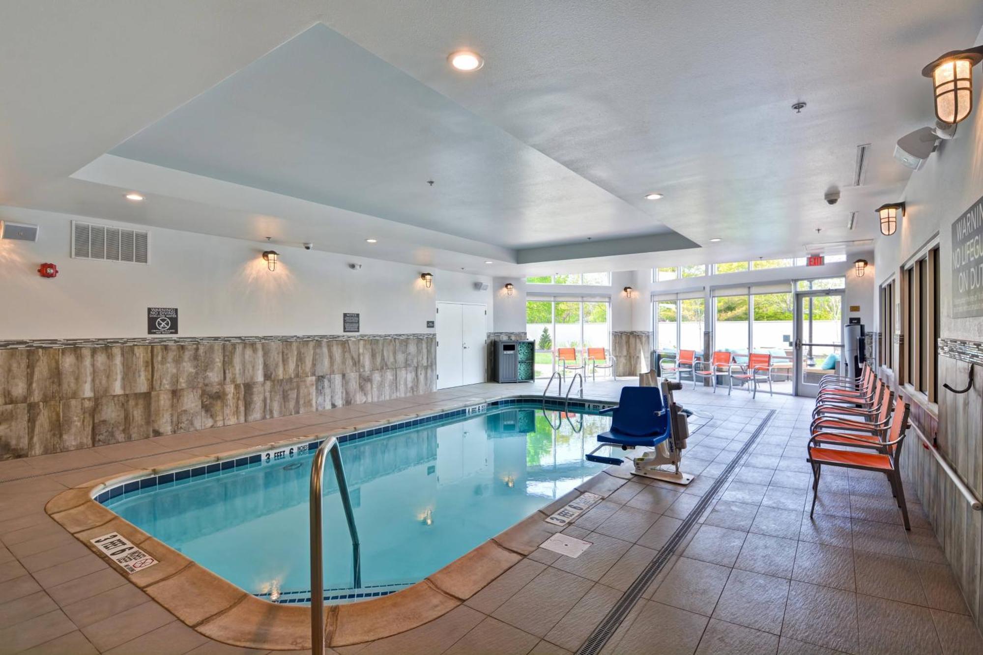 Courtyard By Marriott Long Island Islip/Courthouse Complex Hotel Сентръл Айслип Екстериор снимка