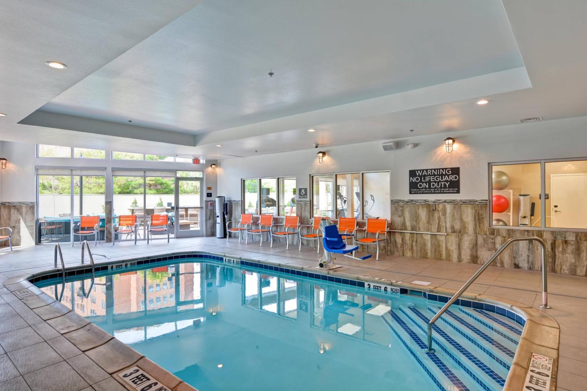 Courtyard By Marriott Long Island Islip/Courthouse Complex Hotel Сентръл Айслип Екстериор снимка