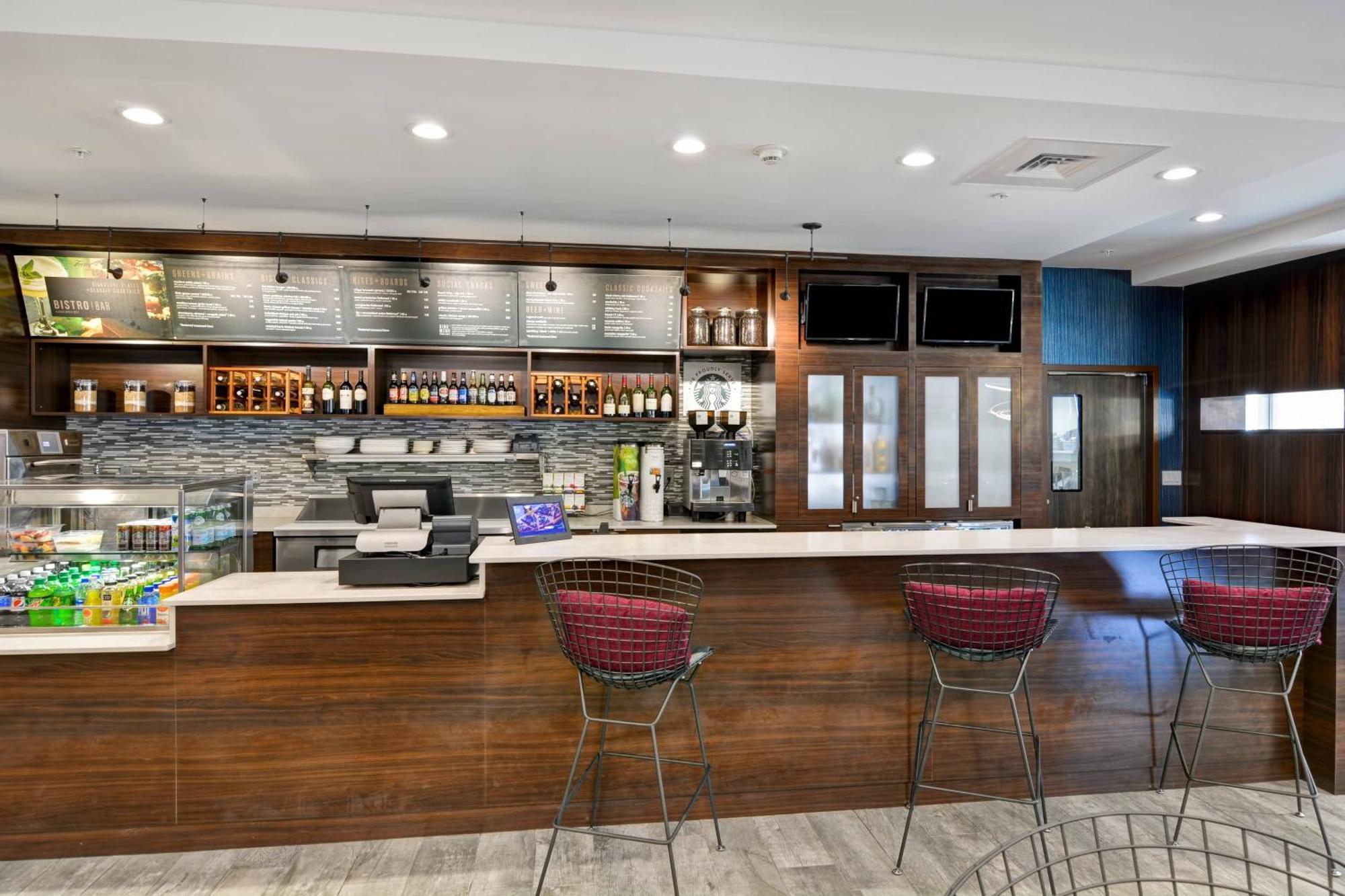 Courtyard By Marriott Long Island Islip/Courthouse Complex Hotel Сентръл Айслип Екстериор снимка