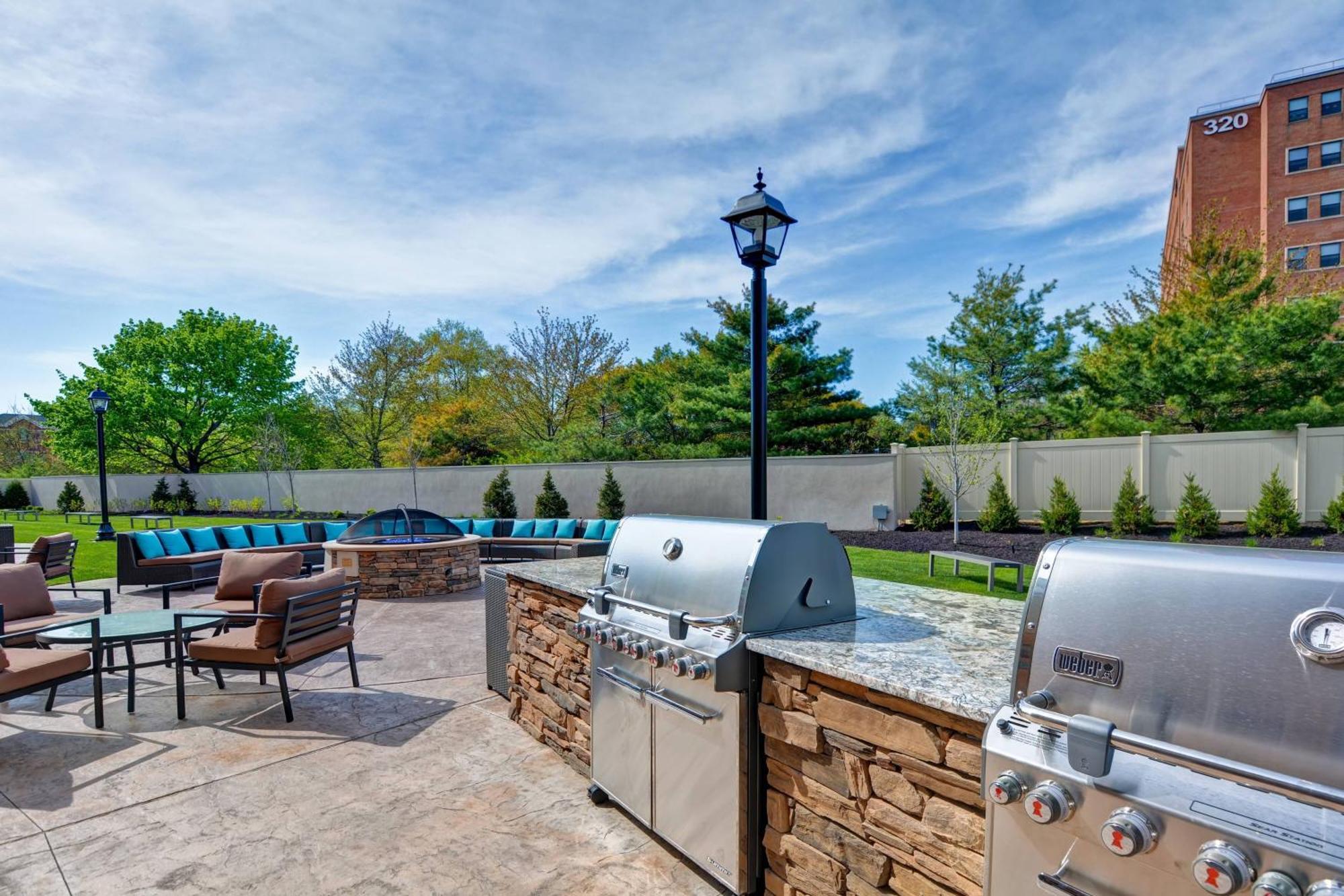 Courtyard By Marriott Long Island Islip/Courthouse Complex Hotel Сентръл Айслип Екстериор снимка