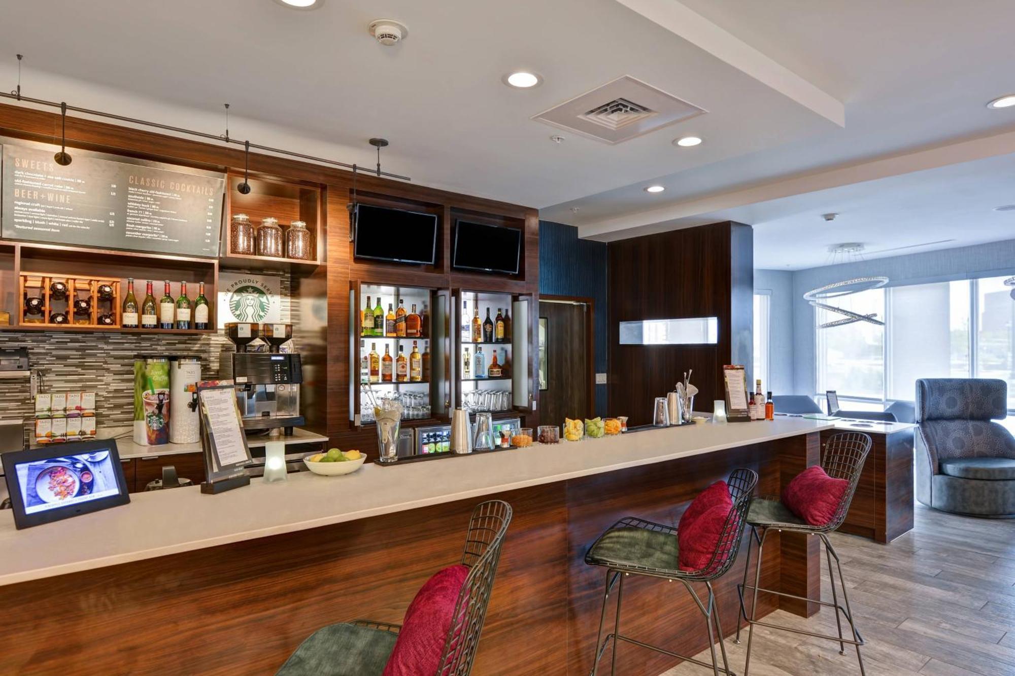 Courtyard By Marriott Long Island Islip/Courthouse Complex Hotel Сентръл Айслип Екстериор снимка