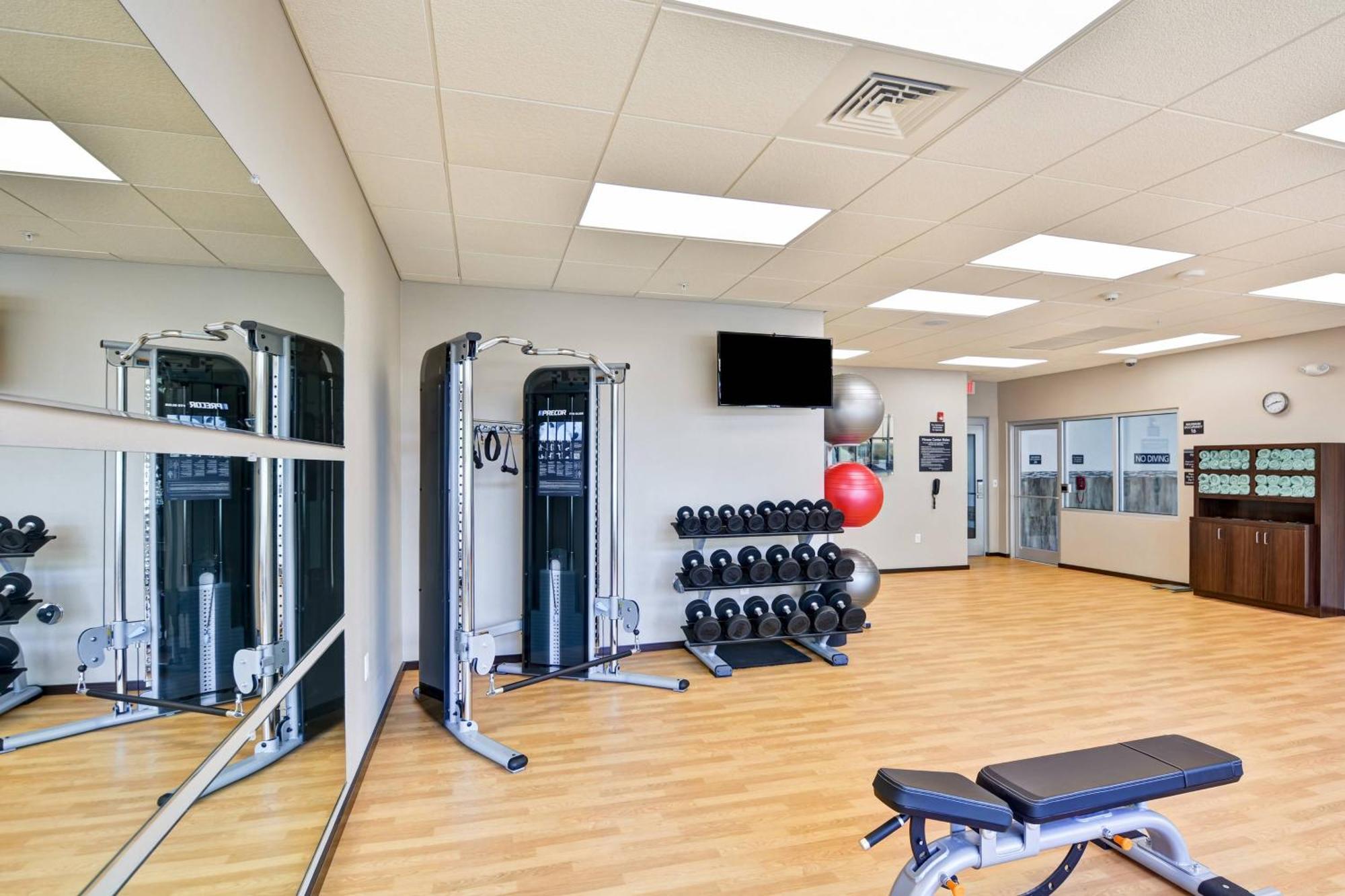 Courtyard By Marriott Long Island Islip/Courthouse Complex Hotel Сентръл Айслип Екстериор снимка