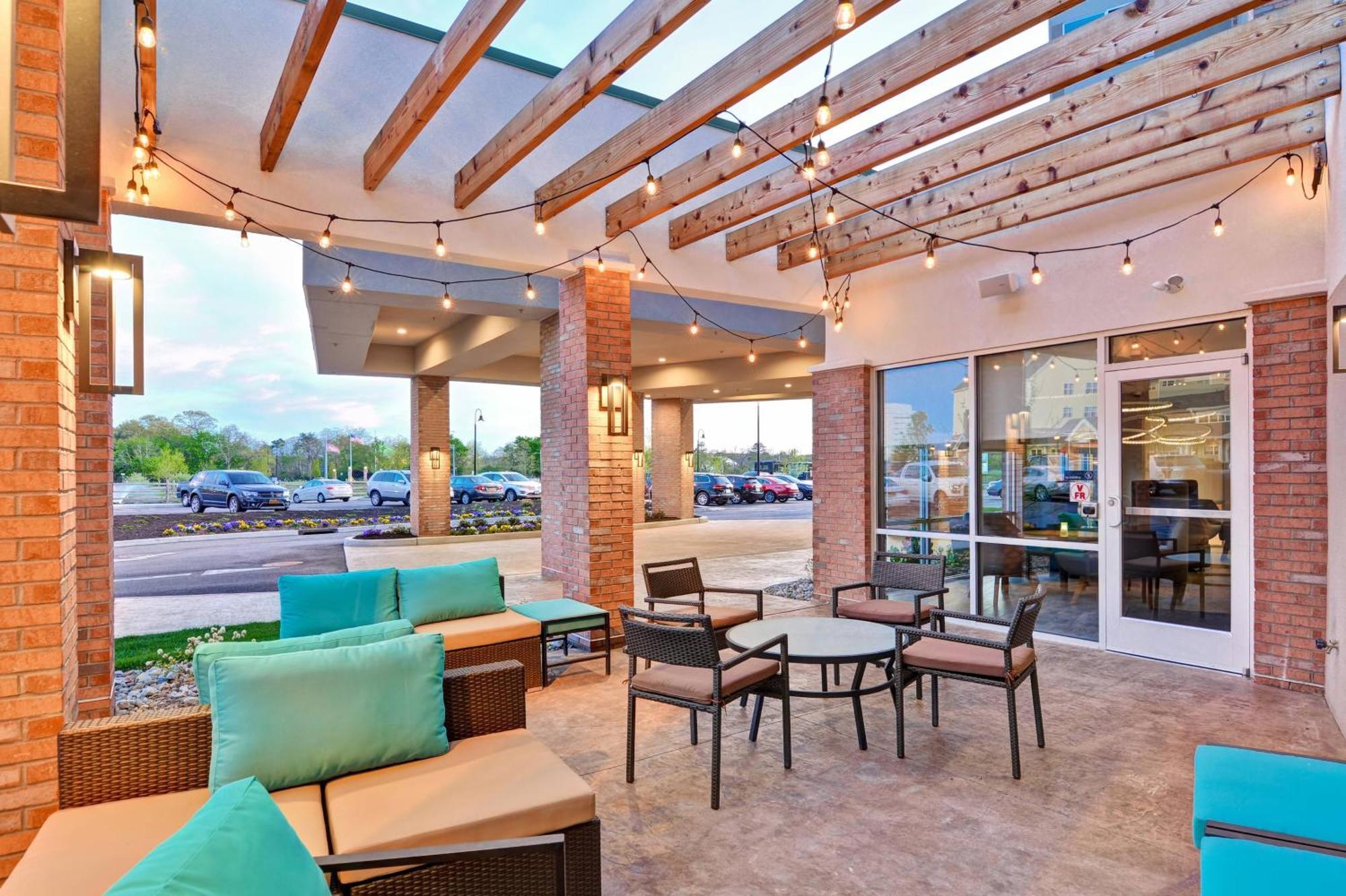Courtyard By Marriott Long Island Islip/Courthouse Complex Hotel Сентръл Айслип Екстериор снимка